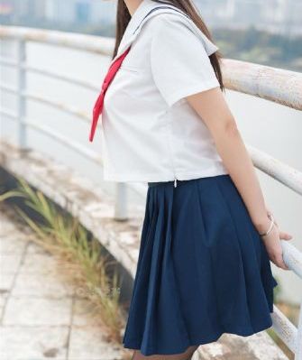 三个男人换着躁我一个视频